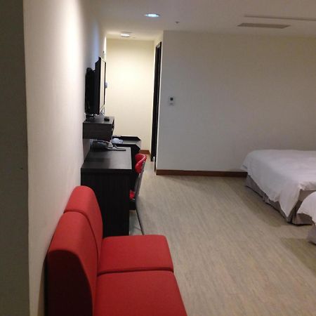 Big Bear Hotel Kaohsiung Luaran gambar