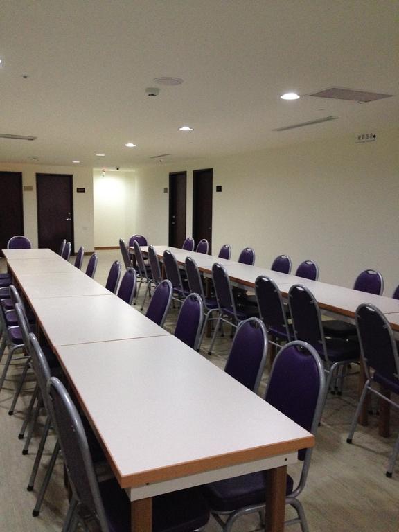 Big Bear Hotel Kaohsiung Luaran gambar