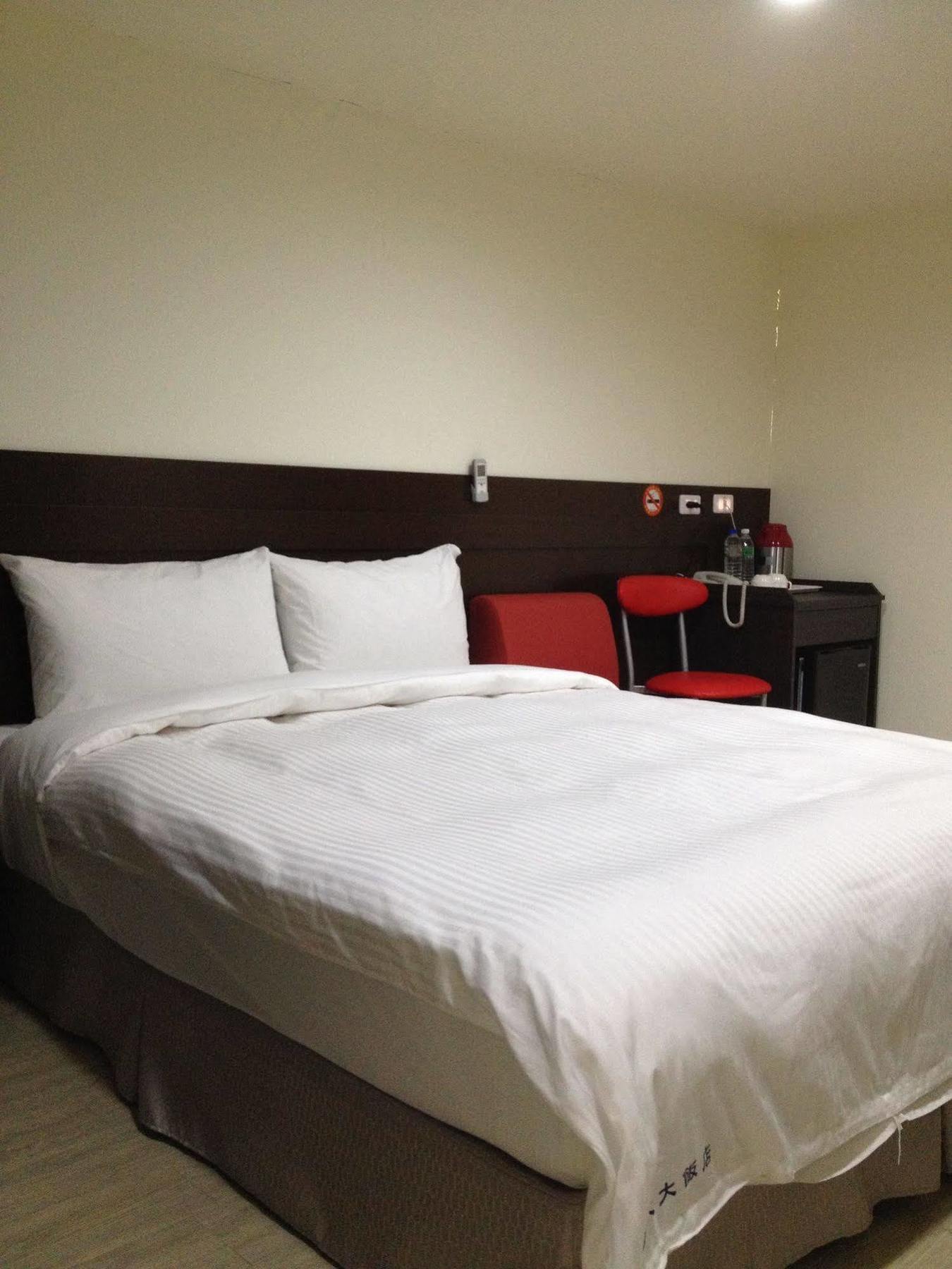 Big Bear Hotel Kaohsiung Luaran gambar